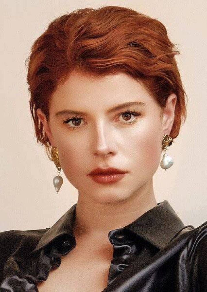Fan Casting Phoebe Fox as Iskra Yellowlegs in Throne of Glass Saga on myCast