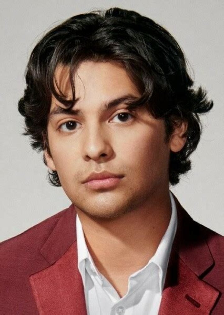 Fan Casting Xolo Mariduena as Barry Schweiber in Freaks And Geeks on myCast