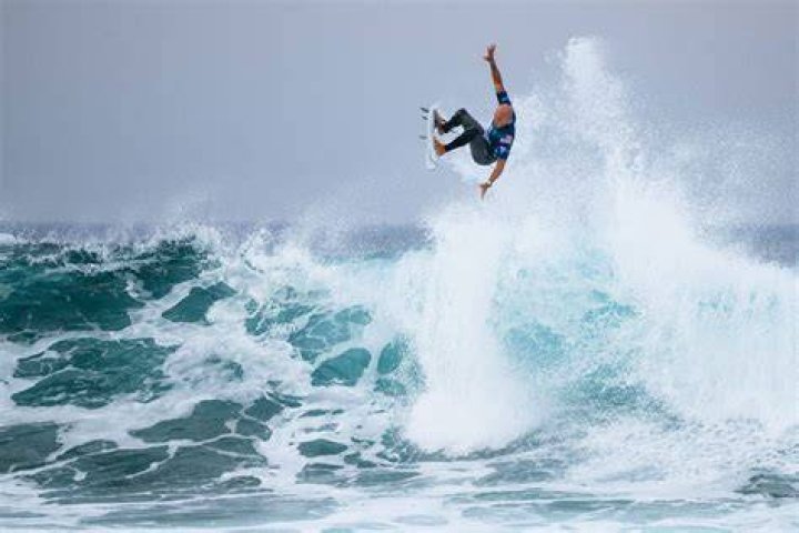 “Foil Death Spin”: Inspired by GOAT Kelly Slater, Waterman Noah Flegel Tries Out
a Mindblowing Trick