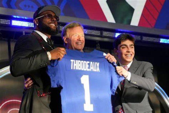 Giants First Round Pick Kayvon Thibodeaux and Kicker Graham Gano To Become Dog
Lovers’ Favorite NFL Stars With This Gesture