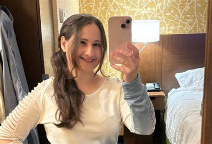 Gypsy Rose aparece sorridente em 1&ordf; foto ap&oacute;s soltura 'Primeira selfie