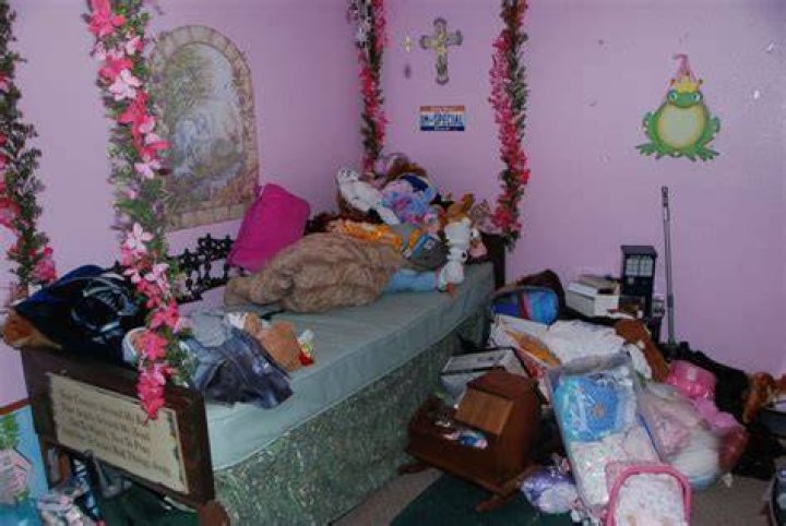 Gypsy Rose Mom's Crime Scene Photos: An In-Depth Analysis