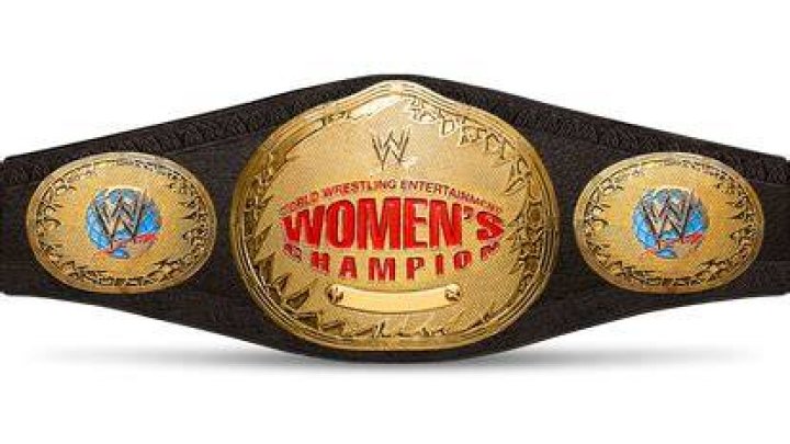 Hervina Women's Champion Cropped