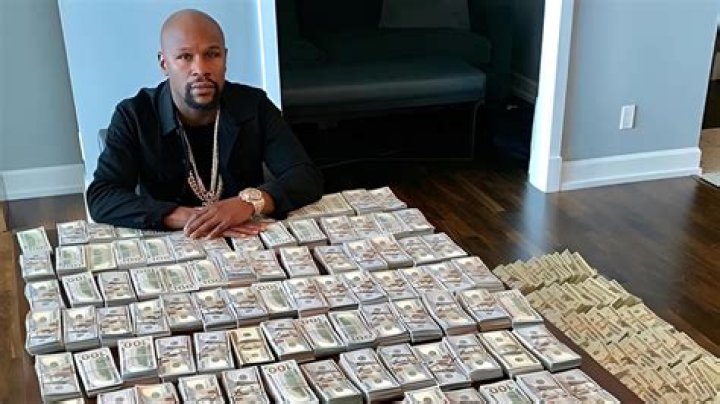 How Much Money Is Floyd Mayweather Going to Make Fighting Former New York Crime
Family Boss’ Grandson? John Gotti III Disclosed Fight Purse Information