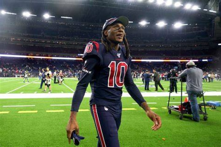 “I’m Gonna Die if..”: DeAndre Hopkins New Home Rumors Gets Sparked Up by Fans
After WR1 Left New England