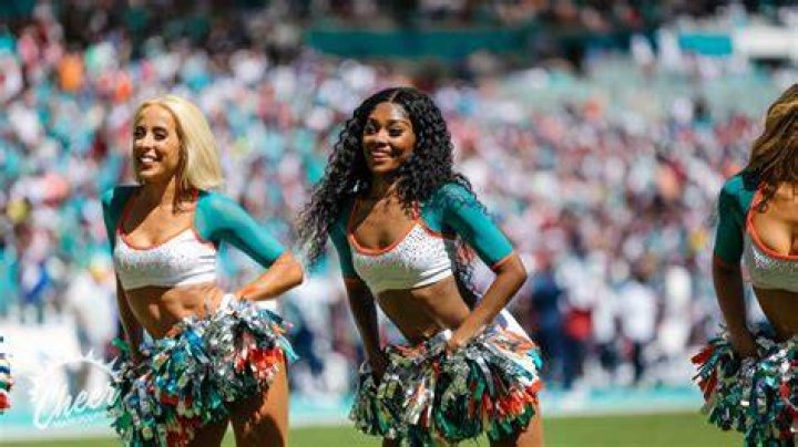 “I Think I’m In Love W U”: NFL World Drops Jaws After Miami Dolphins Cheerleader
Goes Viral on Social Media