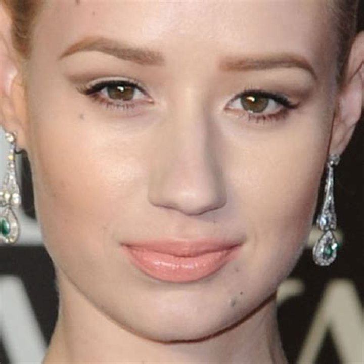 iggy azalea uses handicapped parking as she heads to a meeting in los