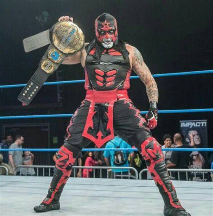 Impact wrestler Pentagon Jr With and without his mask