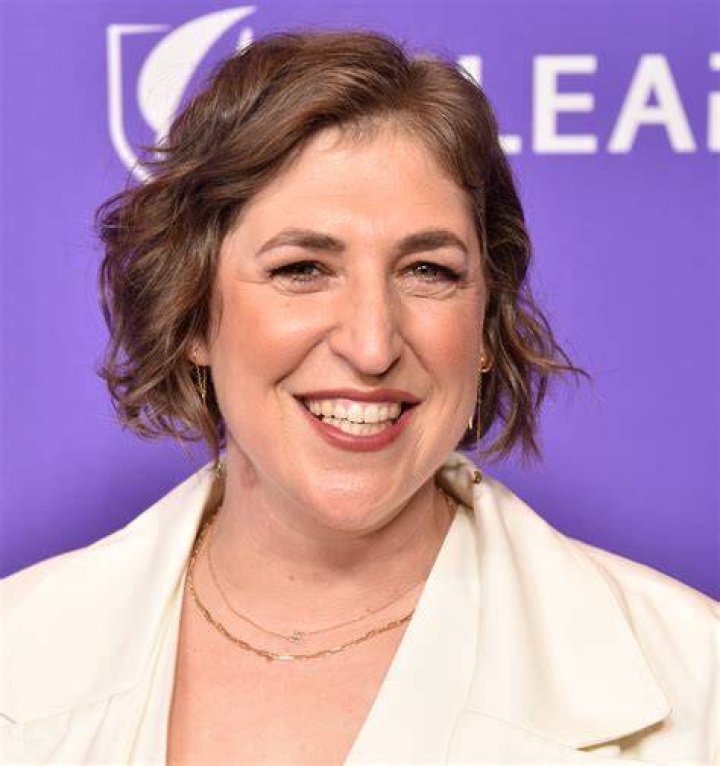 Inside Mayim Bialik's Life With Boyfriend Jonathan Cohen Newsweek