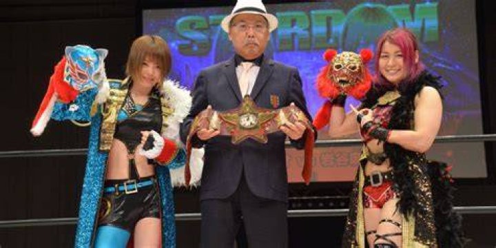 Io Shirai and Mayu Iwatani