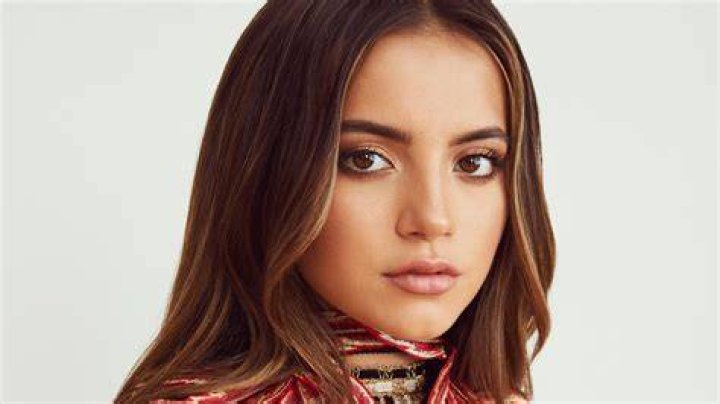 Isabela Merced as Esme Song in Degrassi