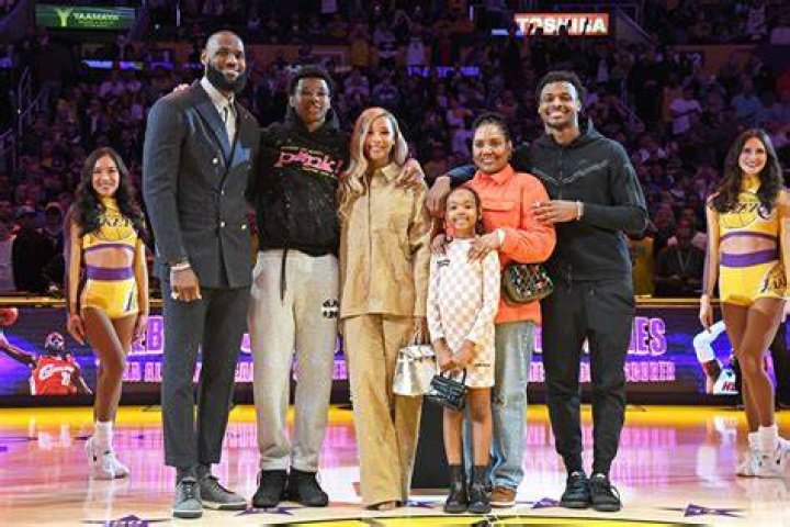 James Harden&rsquo;s Family & Siblings 5 Fast Facts