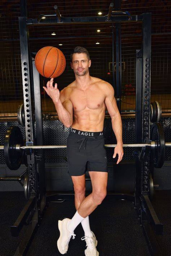 JAMES LAFFERTY Goes Shirtless In American Eagle Campaign! One Tree