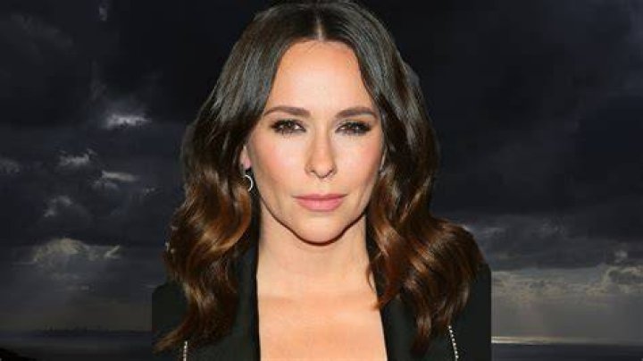 Jennifer Love Hewitt Teases What's to Come for Maddie & Chimney After