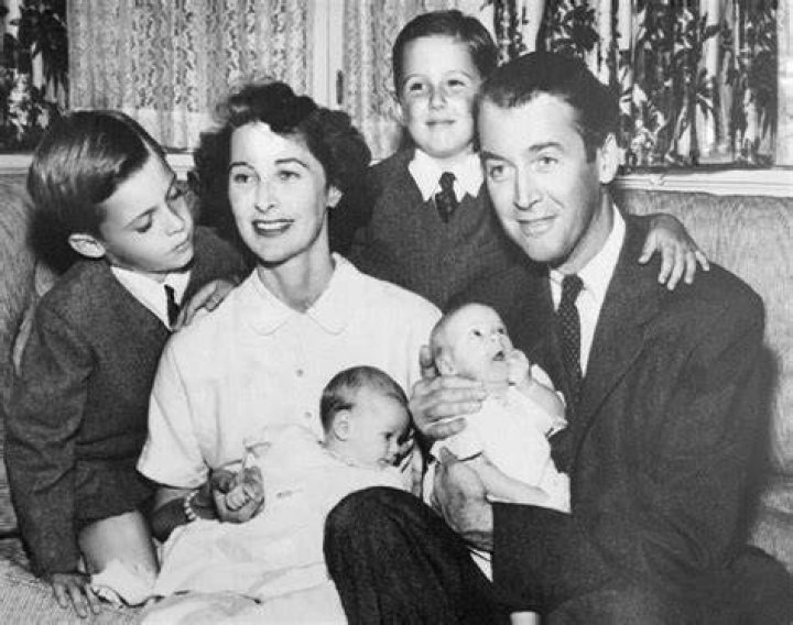 Jimmy Stewart with family, 1951 Stars that shine Pinterest
