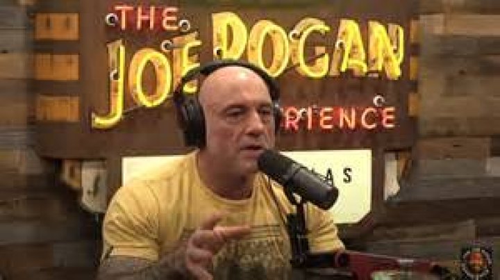 Joe Rogan Reveals First-Gen Apple Airpods Are the Only Reliable Earpods to Use
in the Sauna
