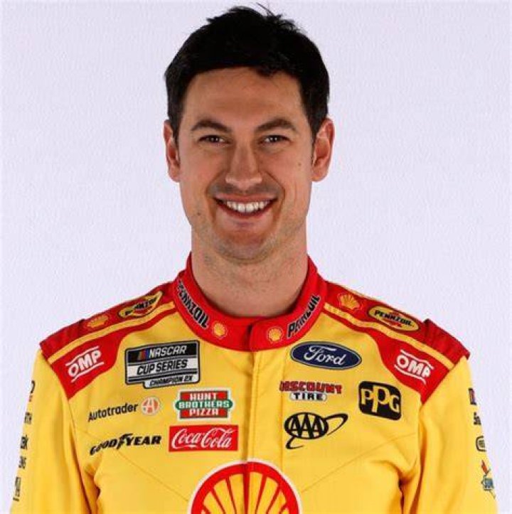 Joey Logano bio net worth, age, height, weight, wife, kids, wiki