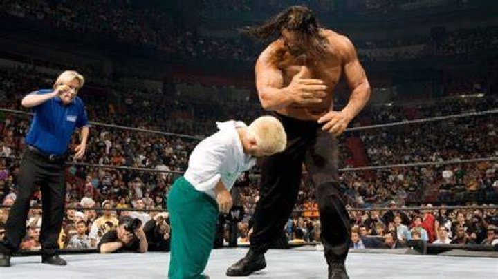 Khali v Hornswoggle