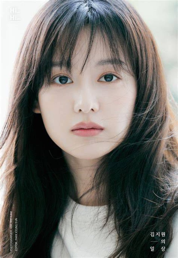 Kim Ji Won tuổi 31 được khen trẻ như thời đ&oacute;ng phim Những người thừa kế