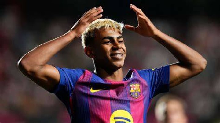 Lamine Yamal el ni&ntilde;o de oro de La Masia tiene 15 a&ntilde;os y a Mendes como