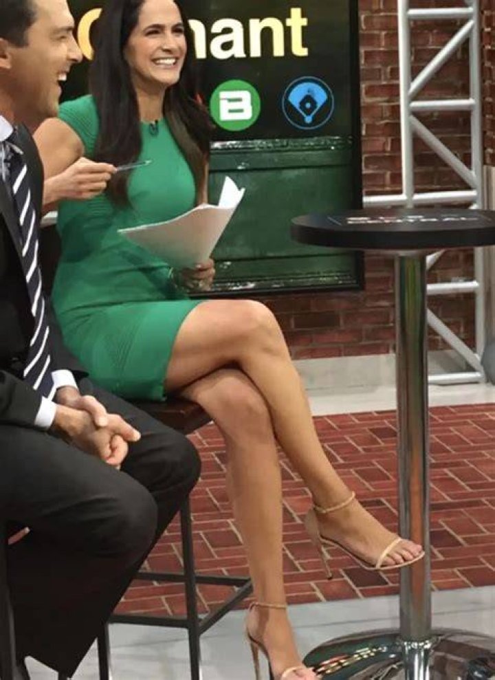 Lauren Shehadi showing off the legs r/LaurenShehadi