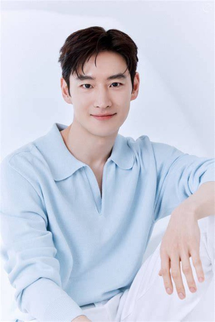 Lee Je Hoon Photoshoot Lee Jehoon Profile Facts Updated 36, born 4
