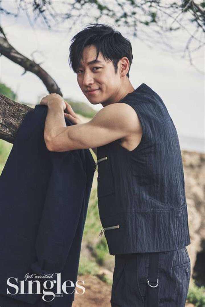Lee Je Hoon Singles July 2016 Interview the talking cupboard