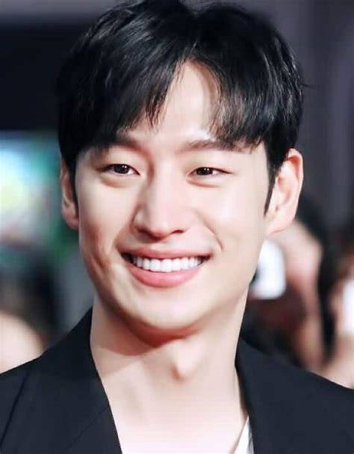 Lee Je-Hoon: The Multifaceted Star Of Korean Cinema