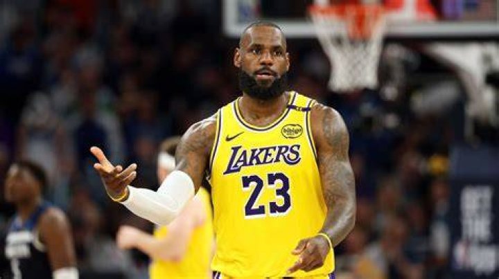 “LeFraud Held Him Back”: NBA Twitter Takes Shots At LeBron James After
Impressive Performances By Former Lakers Star