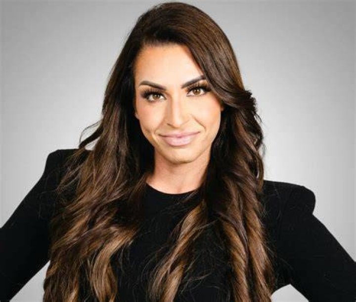 Leila Hormozi Wiki, Bio, Age, Height, Parents, Husband, Net Worth