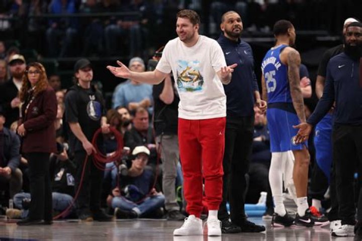 Look Sports World Reacts To Angel Reese Mom News The Spun