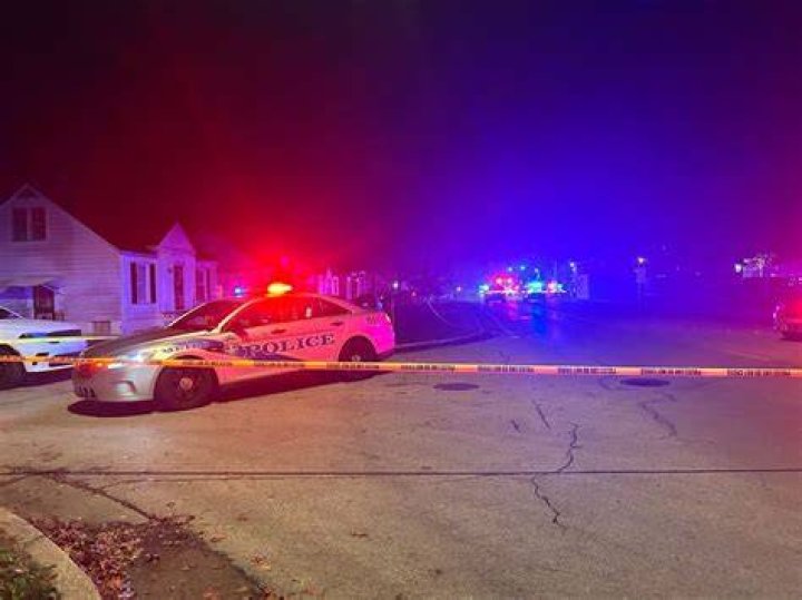Louisville police Suspect shot after attempted carjacking