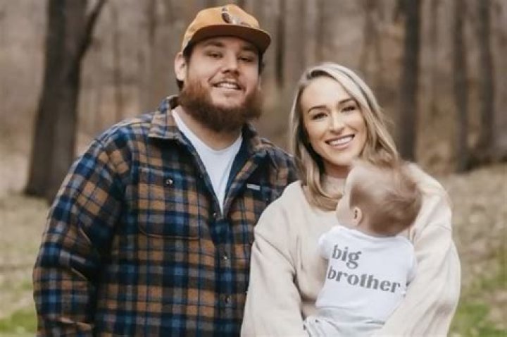 Luke Combs Sister And Brother, Who Are His Siblings? Parents NewsFinale
