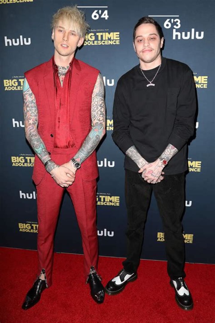 Machine Gun Kelly Height (With Visual Comparison) Heartafact
