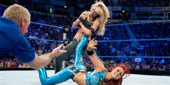 Maryse v Michelle McCool SmackDown 2009
