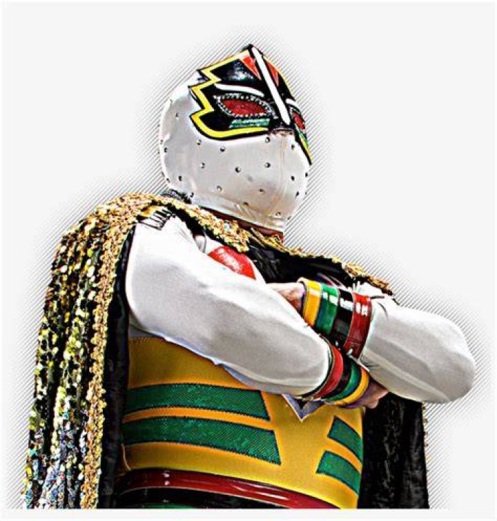 Mascarita Sagrada Cropped
