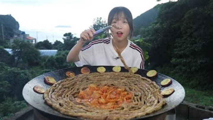 Mukbang star Tzuyang returns with two videos after a 2month break