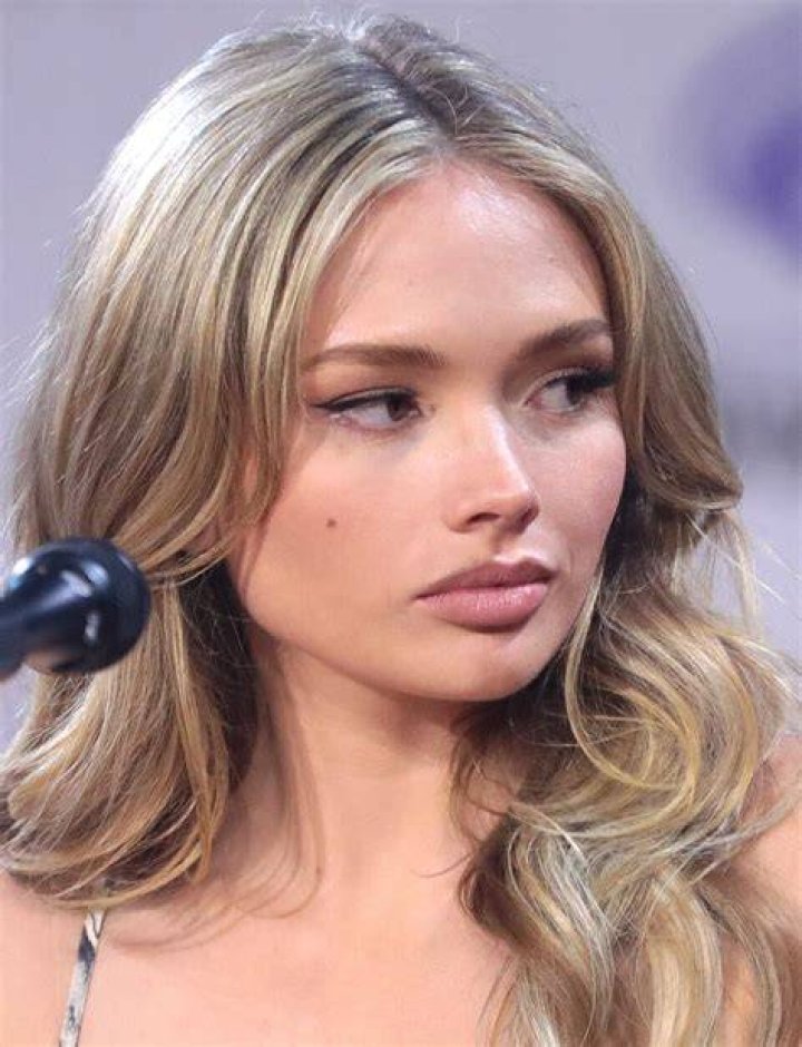 Natalie Alyn Lind as Reena in The School for Good and Evil
