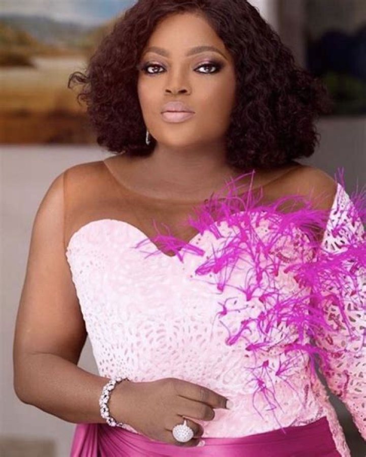 Nigerian actress Funke Akindele mom at 42 Tendances People Mag