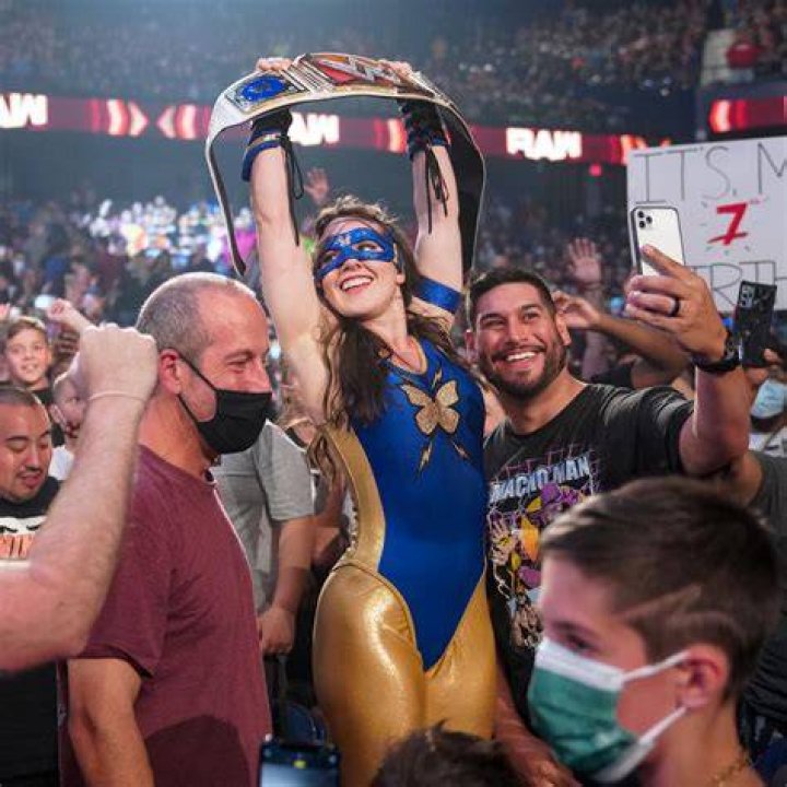 Nikki ASH Raw Women's Champion Cropped