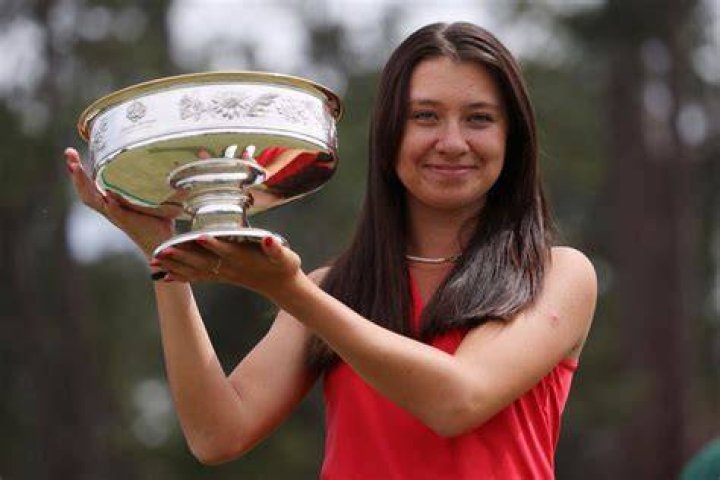 ‘Not Very Composed People’: Anna Davis, 16, on Her Parents, the Bucket Hat
Tradition, Winning ANWA, and More