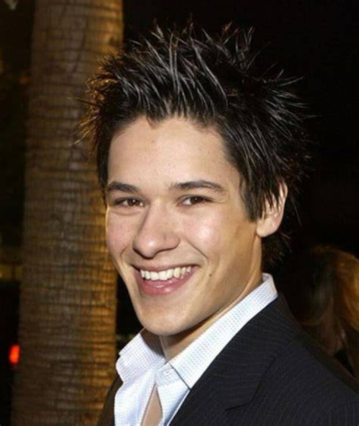 Oliver James as Grant in The Secret Life of the American Teenager