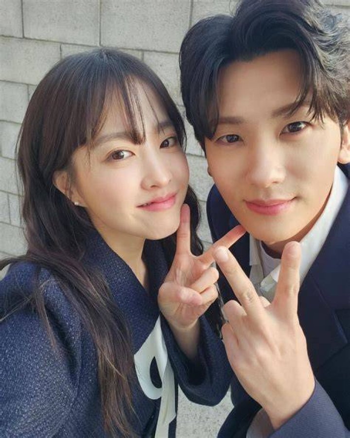 Park Hyung Sik and Park Bo Young spotted on a date in public Koreaboo