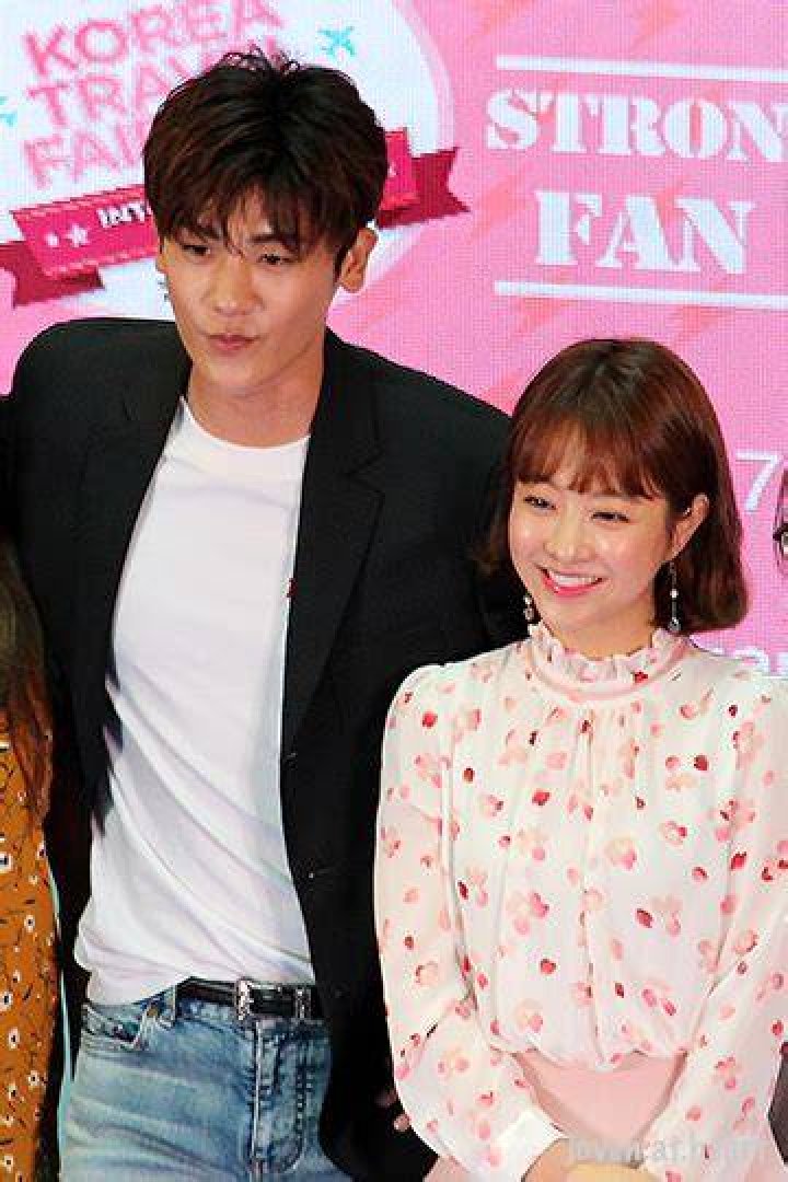 Park Hyungsik and Park Boyoung will reunite as married couple for new