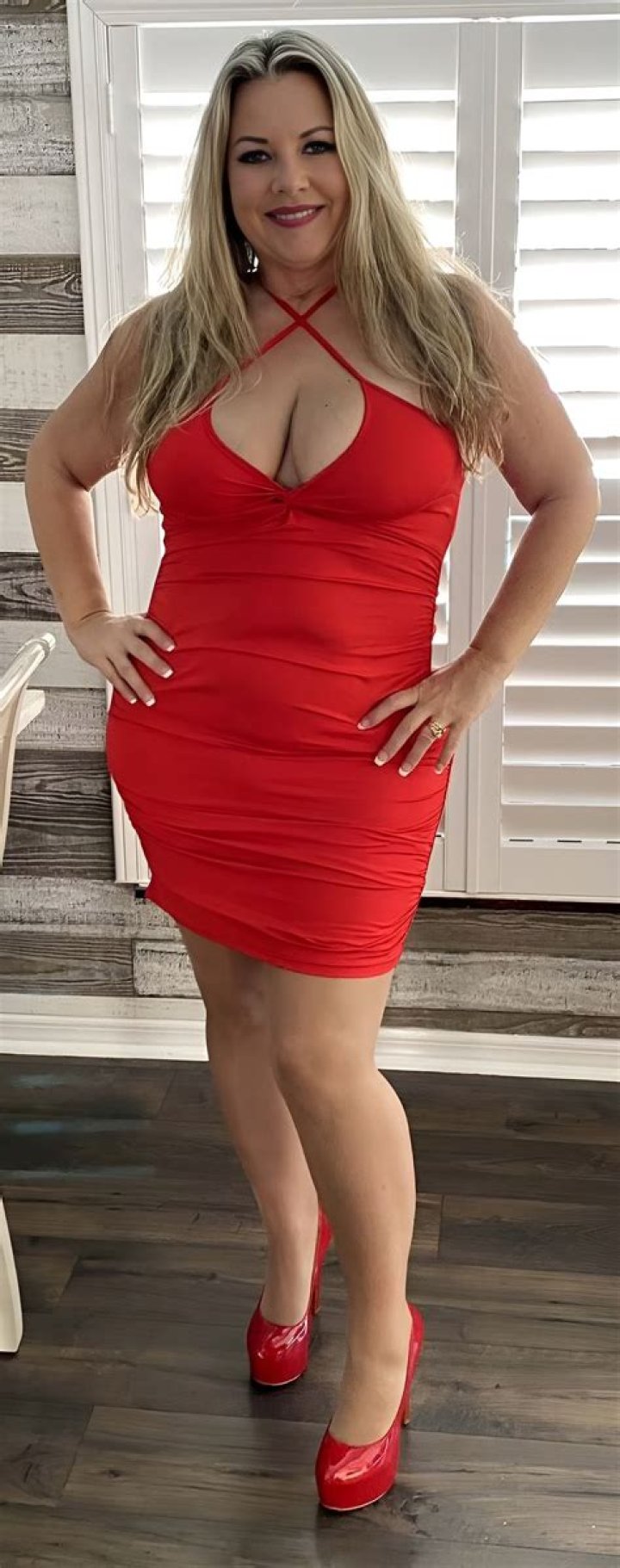 Pin en Curvy with a Small Waist