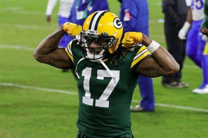 Randall Cobb’s Blunt Response to Davante Adams’ Departure: “This is a Business
Man. If We Haven’t Realized That Yet, Then What Are We Doing?