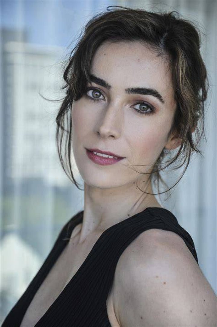 Read Geraldine Hakewill SLEUTHING IN STYLE Online