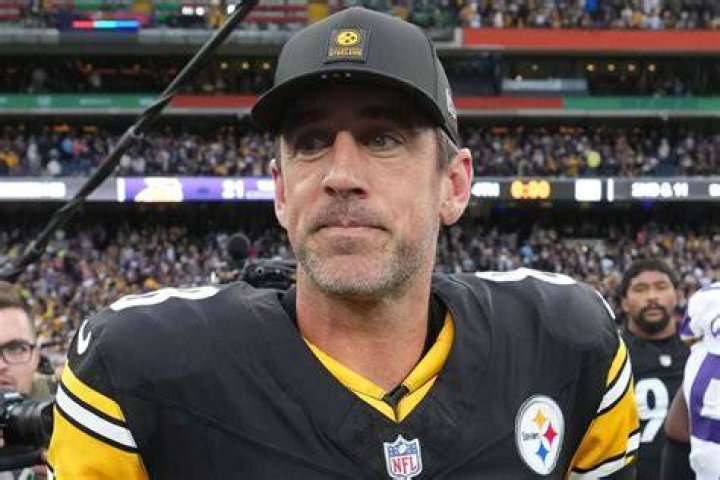 Richest Active QB Aaron Rodgers Once Purchased a $28 Million Worth Luxurious
Mansion to Spend Time With Then-Girlfriend