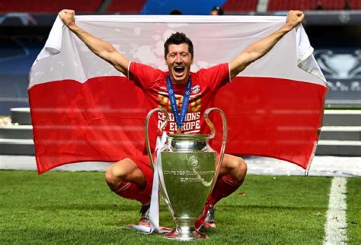 Robert Lewandowski reflects on successful year New Year&rsquo;s Eve