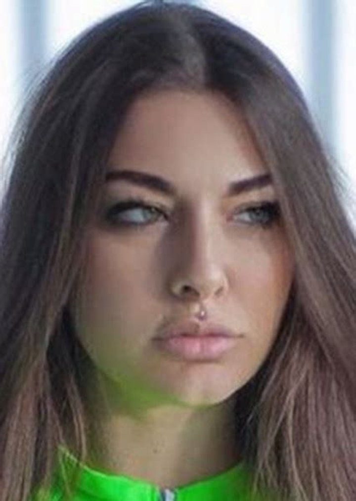 Roberta Carluccio as Valentina Napoli in Wedding Bangers